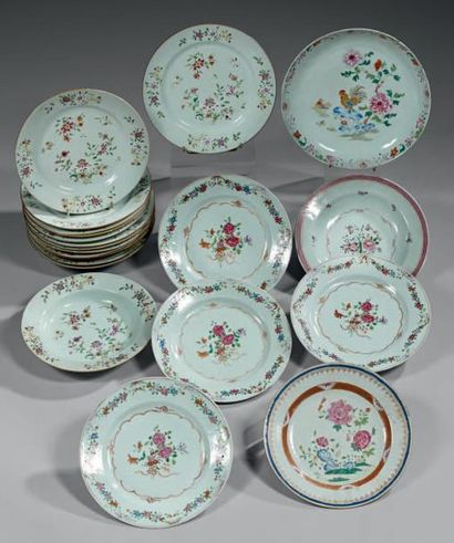 CHINE Epoque QIANLONG (1736 - 1795) Ensemble de vingt assiettes en porcelaine décorée...