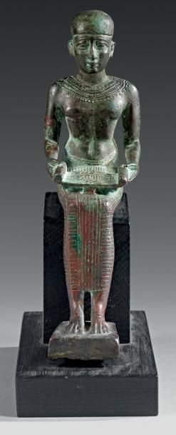 null Statuette d'Imhotep portant un large collier ousekh terminé par des têtes de...