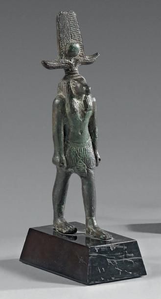 null Statuette du dieu Sobek sous sa forme anthropomorphe à tête de crocodile. Il...