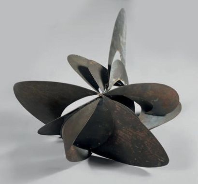Alicia TAFUR (Née en 1934) - Colombienne Ellipse, 1965 Sculpture en métal soudé,...
