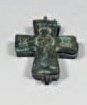 null Rare croix reliquaire en cuivre gravé. Le recto est décoré de deux saints personnages...