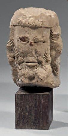 null Rare tête d'homme barbu en pierre sculptée. France fin XIIème siècle début XIIIème...
