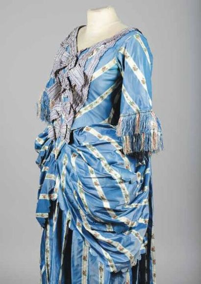 Robe de travestissement «Marquise de Pompadour»fin du XIXe siècle. Soie lyonnaise...