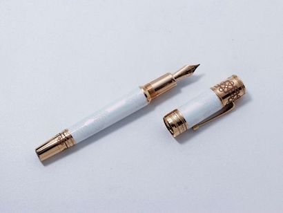 MONTBLANC «ELIZABETH I» 4810 Edition Limitée Stylo plume en métal doré et laque translucide...