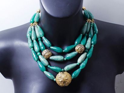Y. SAINT LAURENT Rive gauche Rare et beau collier composé de 4 rangs de perles ovoïdes...
