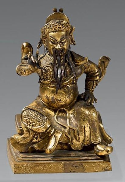TRAVAIL SINO-TIBETAIN Statuette de Guandi en bronze doré, assis sur une base rectangulaire,...