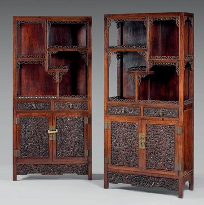 CHINE Paire de meubles étagères en suanzhimu ouvrant à deux tiroirs et deux portes,...