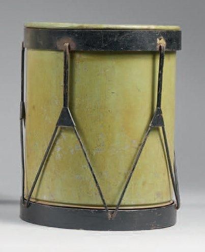 ANONYME Corbeille à papier de forme tambour en métal. Haut. 25 cm