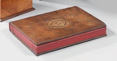  Livre-boîte à reliure aux armes de France. Style XVIIIème siècle