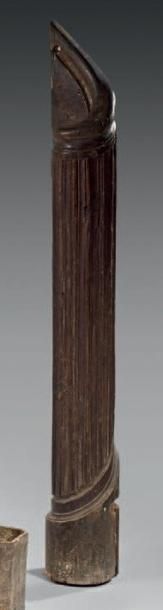 null Montée d'escalier en bois naturel sculpté de cannelures. XVIIIème siècle. H:...