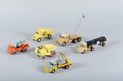 DINKY SUPERTOYS France Trois camions dont un Berliet GBO, un multi-Benne UNIC et...