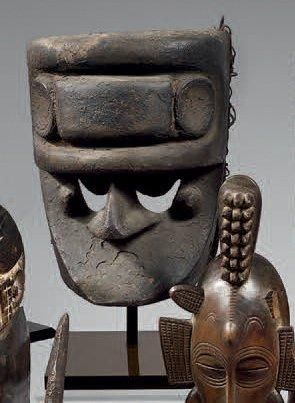 null Ibibio-Eket. (Nigéria) Ancien et puissant masque dont le maxillaire inférieur...