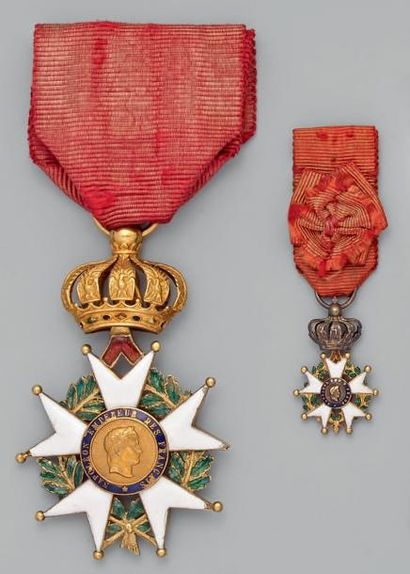 null Une croix d'officier de l'ordre de la Légion d'honneur en or, émaillée; avec...