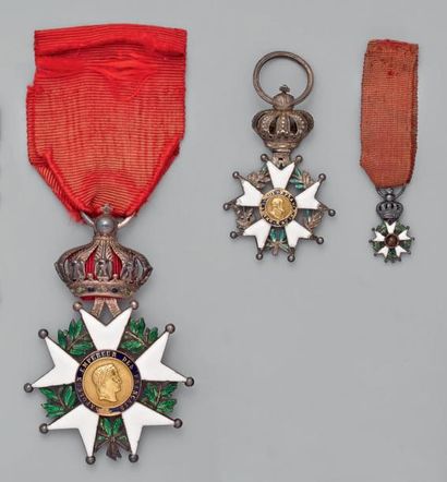 null Une croix de chevalier de l'ordre de la Légion d'honneur, quatrième type modifié...