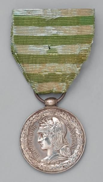 null Médaille de la campagne de Madagascar en argent, 1883-1886, gravée par Daniel...