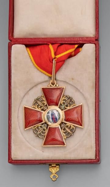 null Croix de 2e ou 3e classe de l'ordre de Sainte-Anne en or, émaillée; bélière...