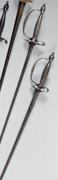null Deux épées de cour, gardes entièrement en acier à méplats et facettes; lames...