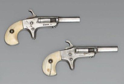 null Deux très petits pistolets à percussion annulaire, calibre 6, genre Deringer...
