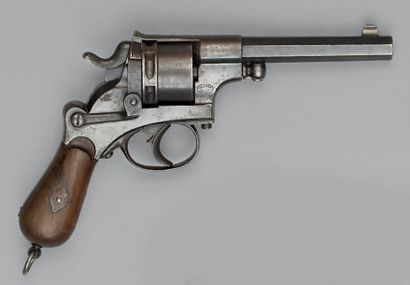 null Revolver, simple et double action, canon octogonal de 13,3 cm, calibre 380,...