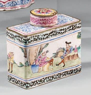 CHINE Boîte à thé rectangulaire couverte peinte sur cuivre en émaux de la famille...