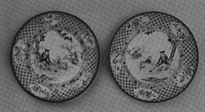 CHINE Paire de coupes circulaires peintes sur cuivre en émaux de la famille rose...