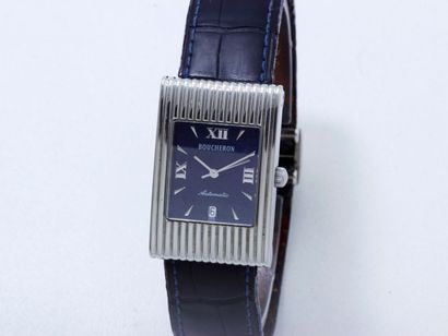 BOUCHERON «REFLET» Montre bracelet d'homme en acier, cadran bleu rayonnant avec chiffres...