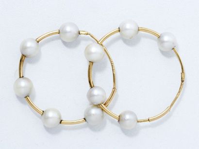  Paire de boucles d'oreilles créoles en or 18 K habillées de perles de culture d'environ...