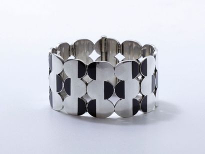 Raymond TEMPLIER (1891-1968) Élégant et rare bracelet articulé en argent et laque...