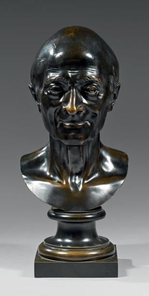 D'après Jean-Antoine HOUDON Important buste de Voltaire en bronze ciselé et patiné....