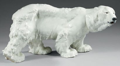 MEISSEN sujet animalier par Otto JARL Important ours blanc en porcelaine, décoré...