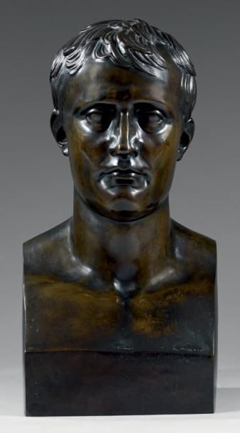 Chaudet, d'après Buste de l'Empereur Napo­léon 1er en Hermès en bronze patiné; hauteur...