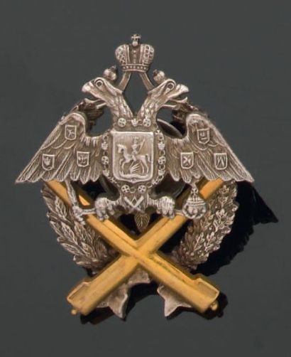 null Insigne russe en métal, représentant l'aigle bicéphale couronné, dans un décor...