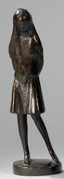 PUGET Jacek (Né en 1904) « Jeune fille mains derrière le dos ». Épreuve en bronze...
