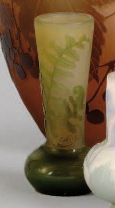 GALLÉ Émile (1846-1904) Vase conique sur base aplatie. Epreuve de tirage industriel...