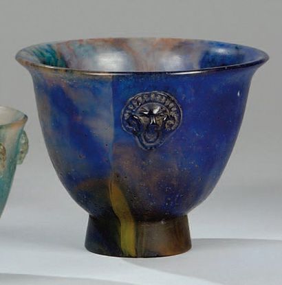 DECORCHEMONT François-Émile (1880-1971) Vase « Trois masques antiques » de forme...