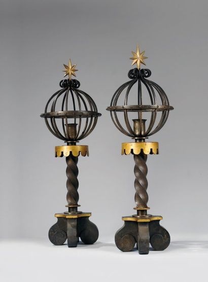 POILLERAT Gilbert (1902-1988) Paire de lampes d'époque en fer forgé et martelé. Décor...