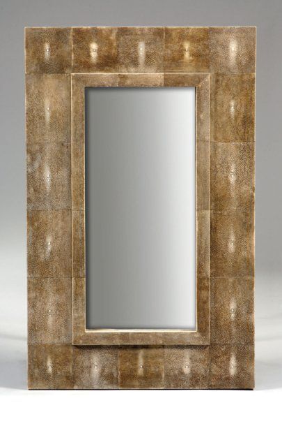 TRAVAIL FRANÇAIS Important miroir rectangulaire entièrement gainé de galuchat à motifs...