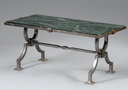 POILLERAT Gilbert (1902-1988) (attribué à) Table basse en fer forgé entièrement nettoyé...