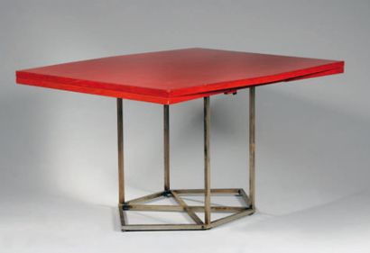 RAPHAËL (1912-2000) (attribué à) Importante table de salle à manger, plateau en laque...