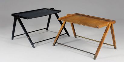 ADNET Jacques (1900-1984) Reposes bagages en bois teinté noir et chêne à plateau...