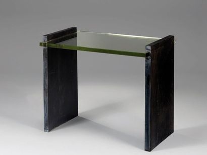 ADNET Jacques (1900-1984) Table basse rectangulaire à épaisse dalle de verre blanc...