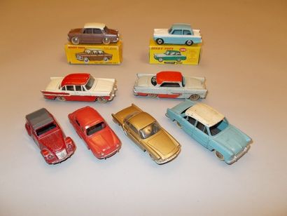 DINKY TOYS RENAULT Floride (543) RENAULT Dauphine (24E) CITROEN 2cv (24T) SIMCA Versailles...