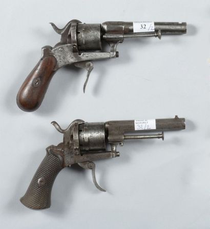 Deux revolvers à broche, système Lefaucheux,...