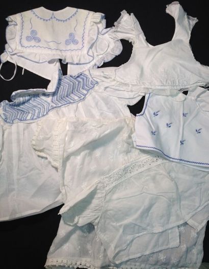 null Linge et trousseau de bébé: 8 chemises d'enfant en voile ou piqué de coton ornés...