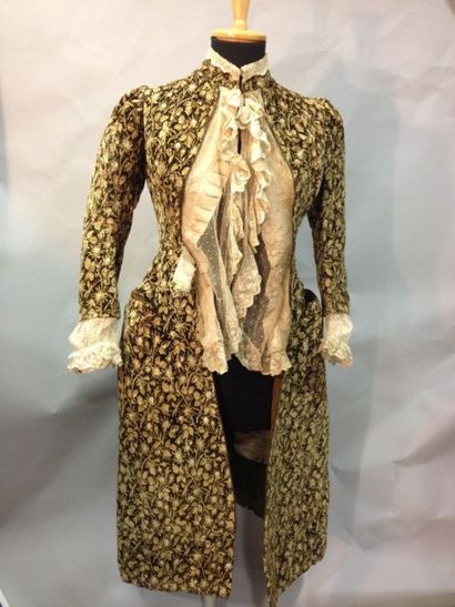 null Charles Frederick WORTH, manteau de robe en velours façonné, vers 1880. Velours...
