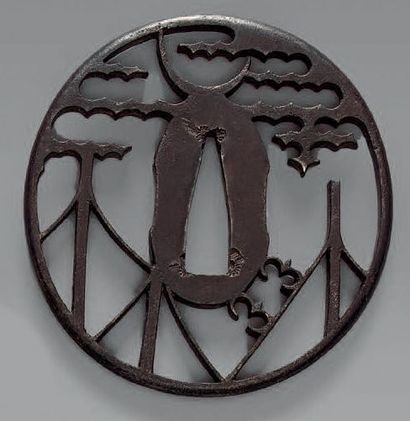 null TSUBA en fer ajouré de mats, nuages et oiseaux. AKASAKA, XIXème siècle H: 7,3...