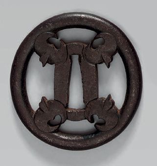 null TSUBA en fer ajouré de quatre oiseaux. SATSUMA, XVIIIème - XIXème siècle H:...