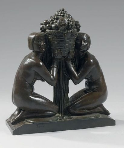 LENOIR Pierre (1879 - 1953) «Femmes aux panier». Épreuve en bronze à patine brune,...