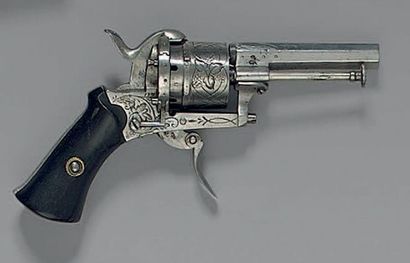 null Petit revolver à broche, système Lefaucheux, calibre 5 mm; gravé de feuillages...