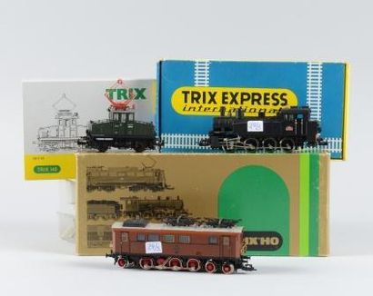 TRIX (HO) Trois locomotives avec boîtes Une locomotive électrique 20104, dans sa...